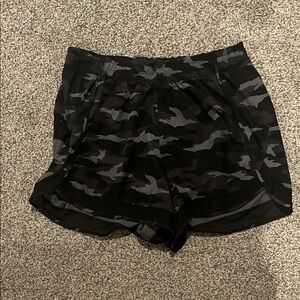 Athleta Women’s Black and Gray Camouflage Shorts